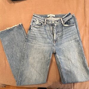 Abercrombie 90’s Relaxed High-Rise Jean